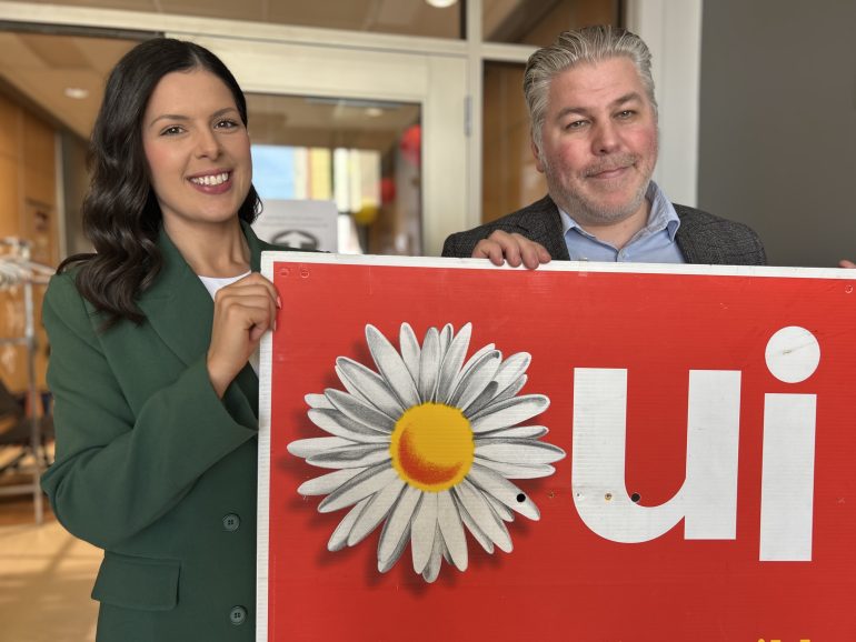 La nouvelle présidente, Ariane Cayer et le député de Matane-Matapédia, Pascal Bérubé Photo: Julie Drapeau