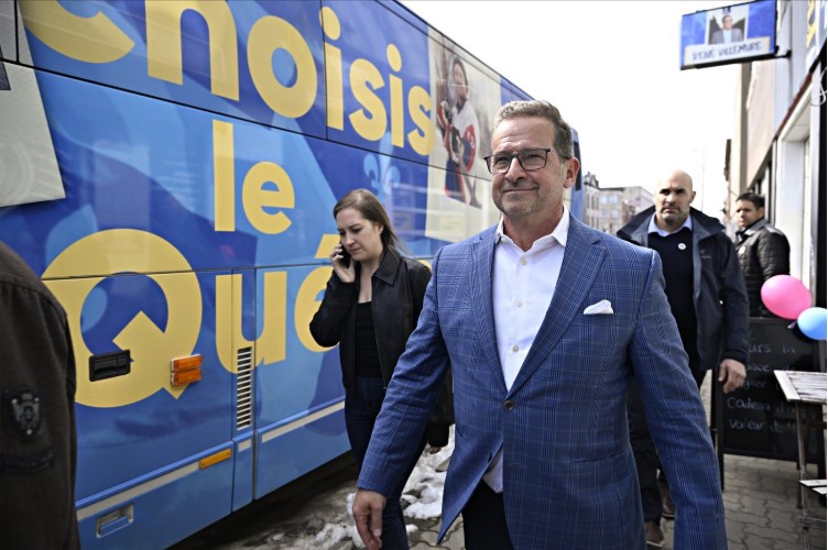 Yves-François Blanchet poursuivait sa campagne au Lac-Saint-Jean dimanche Photo: La Presse Canadienne