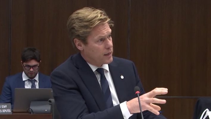Alexis Deschênes, hier, lors d'une audience du Comité des pêches, dont il est vice-président